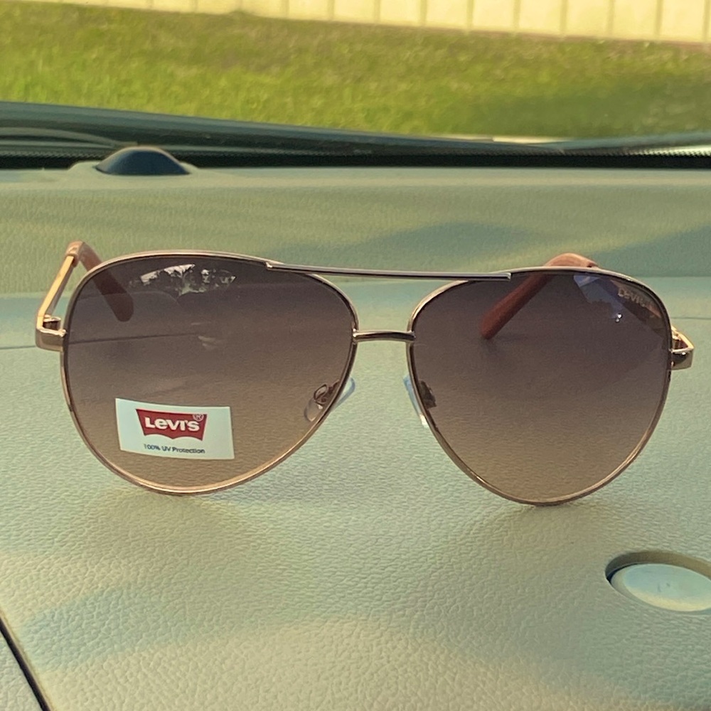 Levi’s sunglasses new